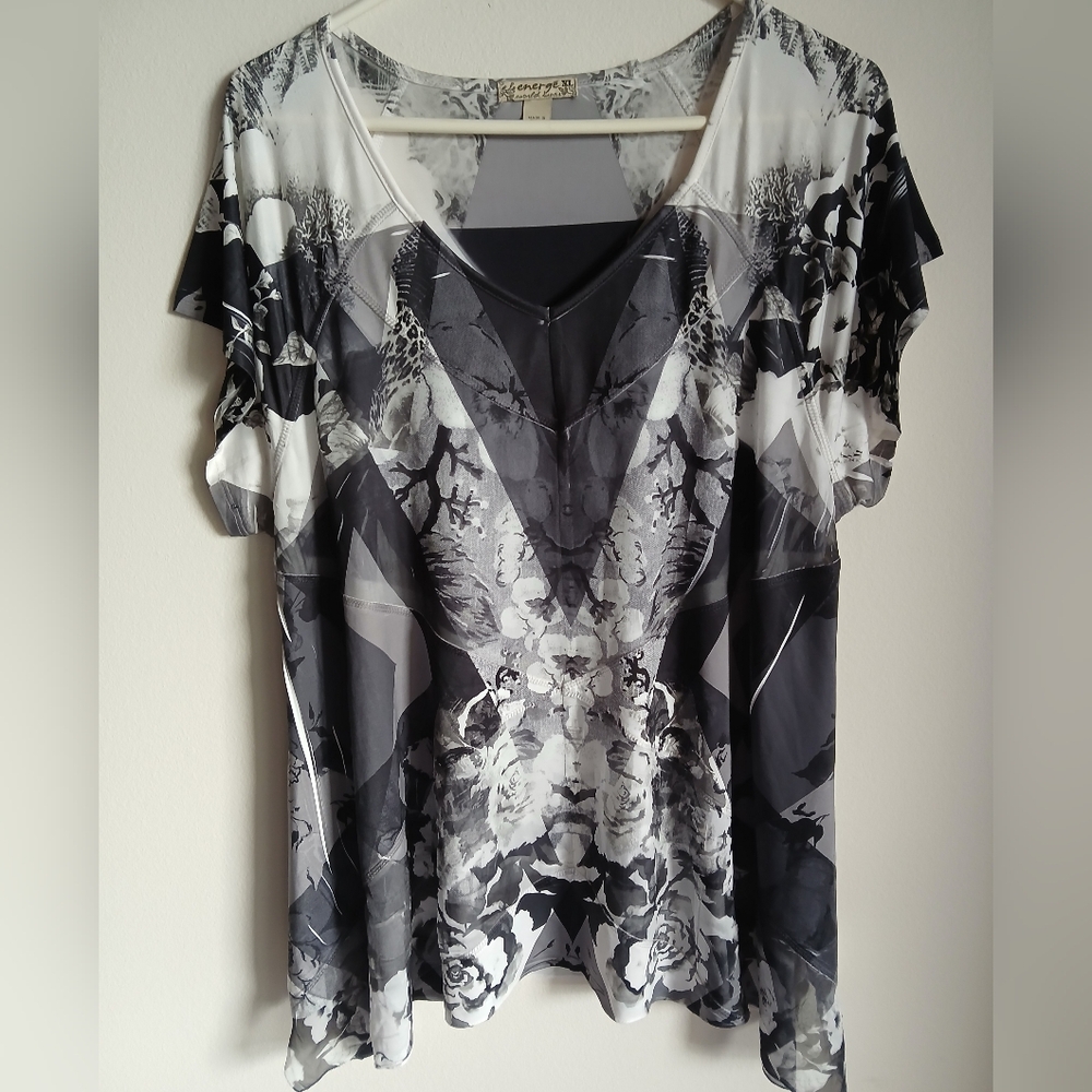 Energe World Wear size XL top